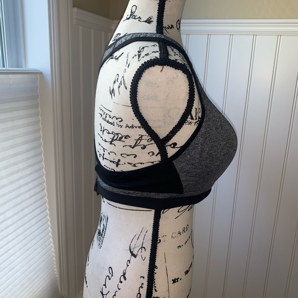 Victoria’s Secret Sports bra in Heather & black 36C - Picture 6 of 7